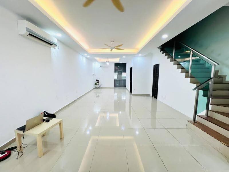 2-storey Terraced House for Sale in Taman Bangi Avenue (Bangi) - Azli Ibrahim - Living Room - PropertyGuru.com.my