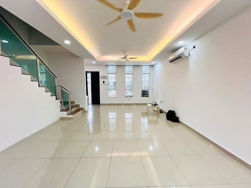 2-storey Terraced House for Sale in Taman Bangi Avenue (Bangi) - Azli Ibrahim - Living Room - PropertyGuru.com.my