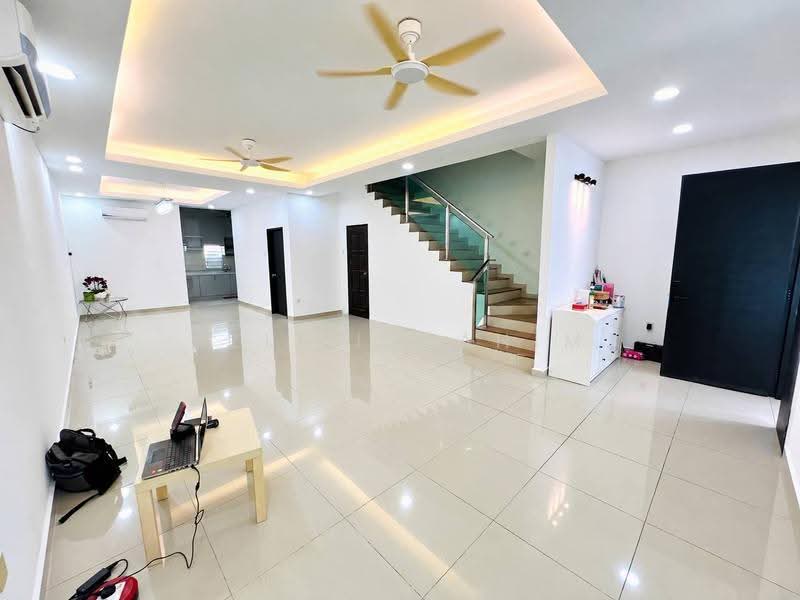 2-storey Terraced House for Sale in Taman Bangi Avenue (Bangi) - Azli Ibrahim - Living Room - PropertyGuru.com.my