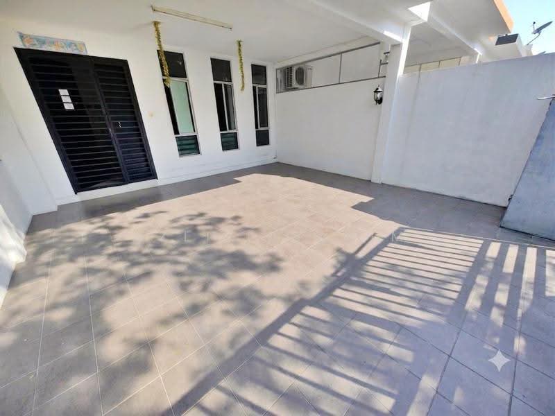 2-storey Terraced House for Sale in Taman Bangi Avenue (Bangi) - Azli Ibrahim - Exterior - PropertyGuru.com.my