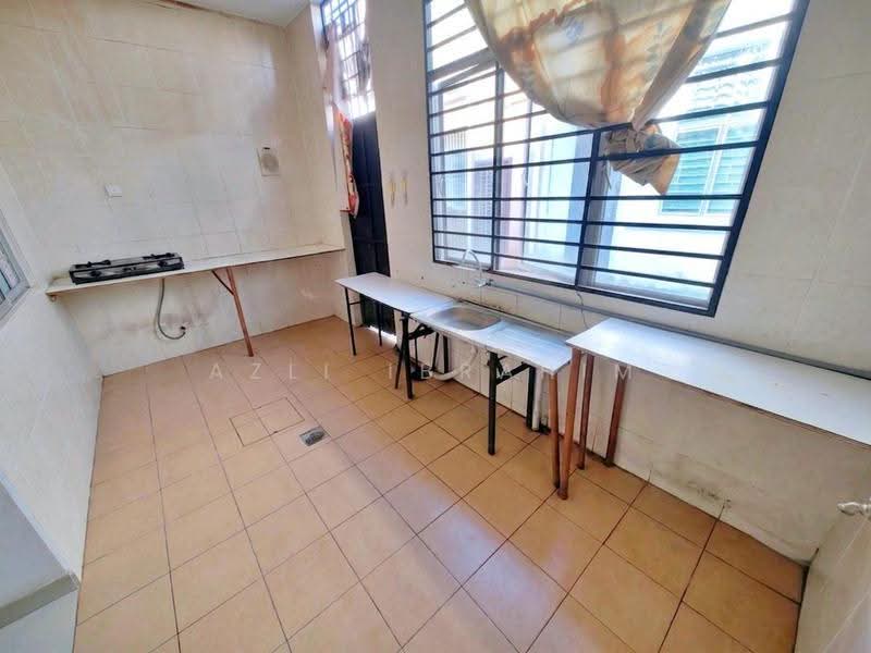 2-storey Terraced House for Sale in Taman Bangi Avenue (Bangi) - Azli Ibrahim - Kitchen - PropertyGuru.com.my