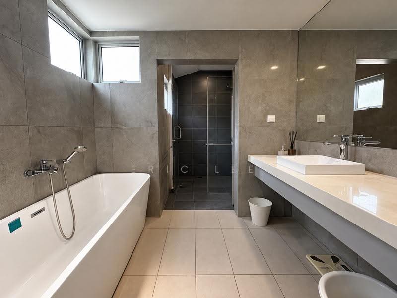 Rumah Berkembar untuk Dijual di Mont Kiara (Kuala Lumpur) - Eric Lee - Bathroom - PropertyGuru.com.my