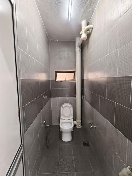 Rumah Flat untuk Dijual di Taman Petaling Utama Flat - Wilson Lim - Bathroom - PropertyGuru.com.my