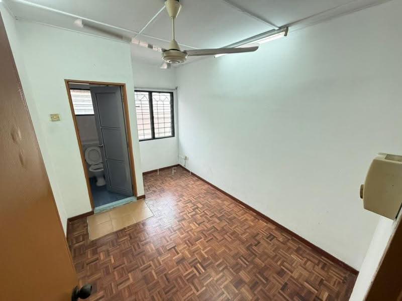 2-storey Terraced House for Sale in Bandar Country Homes (Rawang) - Tiffany Yang - Bedroom - PropertyGuru.com.my