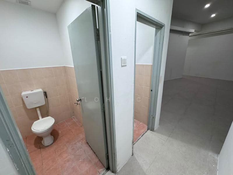 Shop for Rent in Bandar Sri Permaisuri (Cheras) - Loh KC - Bathroom - PropertyGuru.com.my