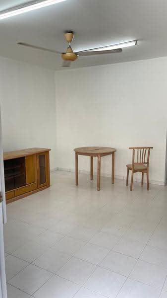 Rumah Flat untuk Disewa di Taman Lip Sin Block 1, 3 & 5 - Rainny Wong - Living Room - PropertyGuru.com.my