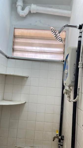 Rumah Flat untuk Disewa di Taman Lip Sin Block 1, 3 & 5 - Rainny Wong - Bathroom - PropertyGuru.com.my