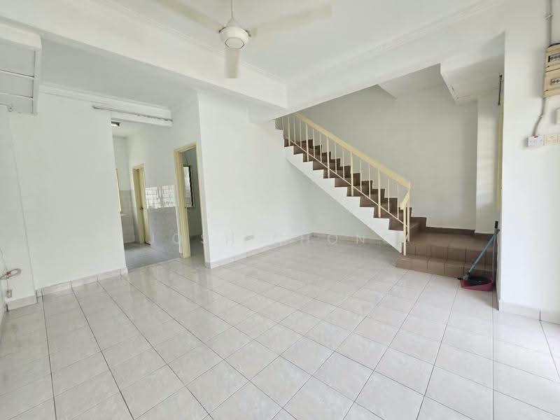 Rumah Teres 2-Tingkat untuk Dijual di TAMAN PUCHONG UTAMA (Puchong) - Josh Chong - Living Room - PropertyGuru.com.my