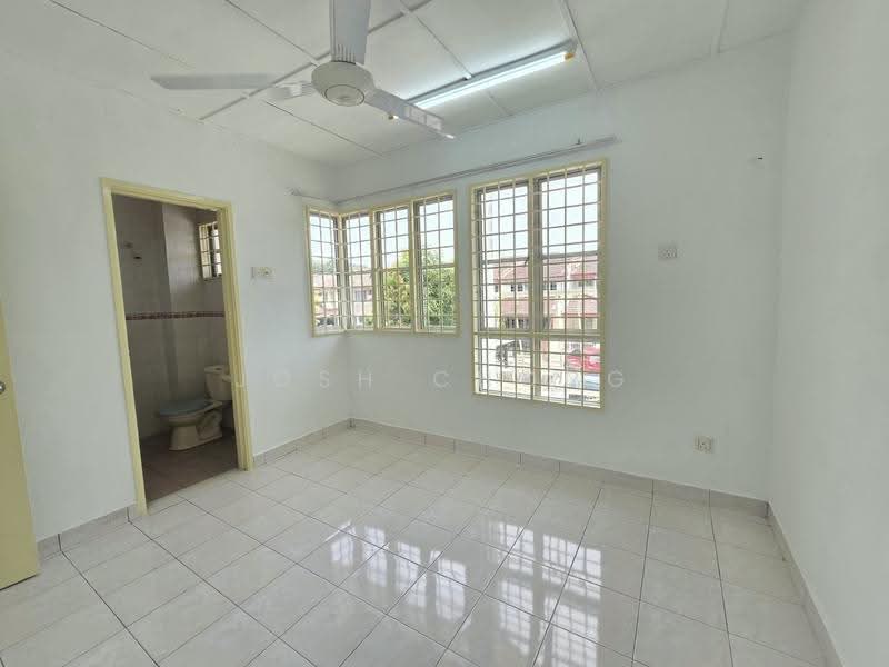 Rumah Teres 2-Tingkat untuk Dijual di TAMAN PUCHONG UTAMA (Puchong) - Josh Chong - Bathroom - PropertyGuru.com.my