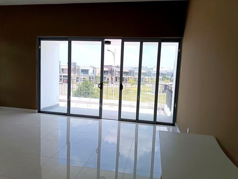 2-storey Terraced House for Sale in D'Island (Puchong) - SURJIT SINGH BACHAN SINGH - Balcony - PropertyGuru.com.my