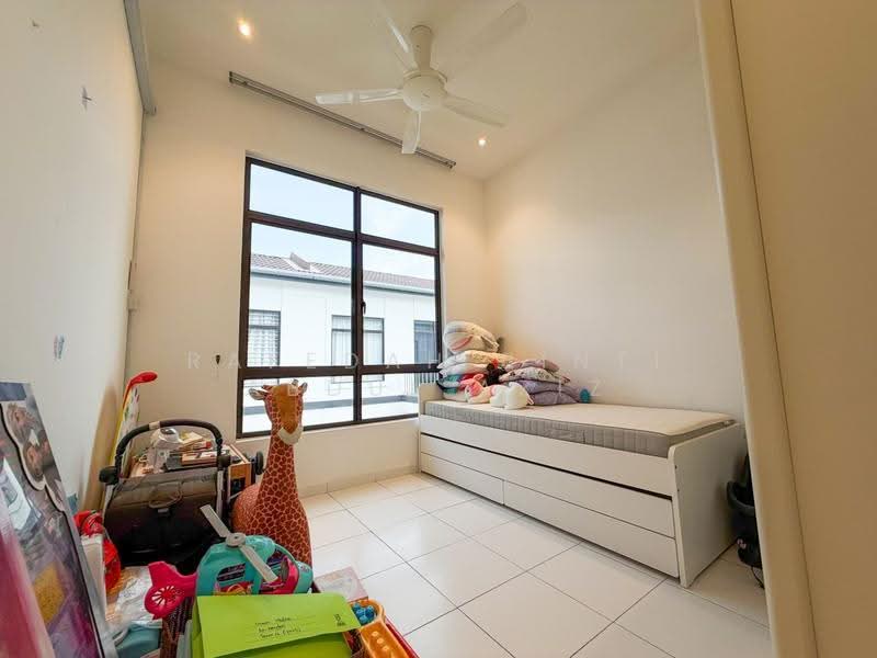 Rumah Teres 2-Tingkat untuk Dijual di Eco Grandeur (Puncak Alam) - Rafedah Binti Abdul Aziz - Bedroom - PropertyGuru.com.my