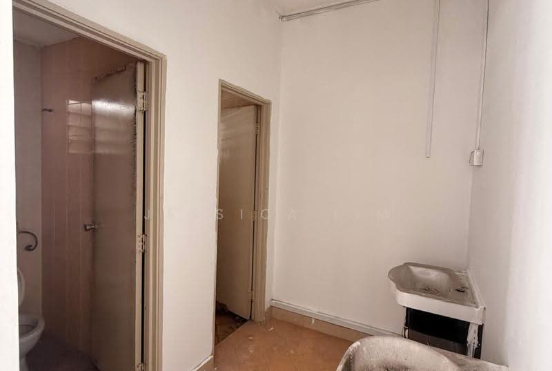 Office for Sale in Shah Alam (Selangor) - Jessica Lim - Bathroom - PropertyGuru.com.my