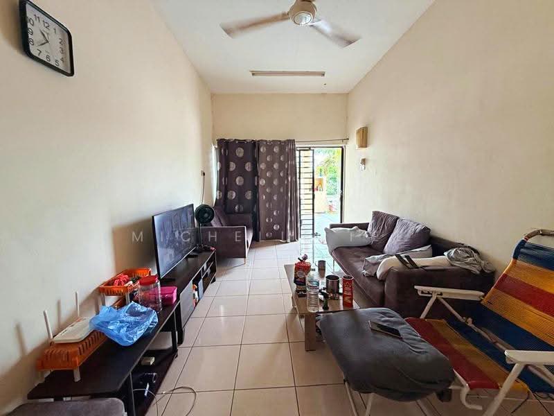 Rumah Teres 1-Tingkat untuk Dijual di Taman Pendamar Indah (Klang) - Michelle Tee - Living Room - PropertyGuru.com.my