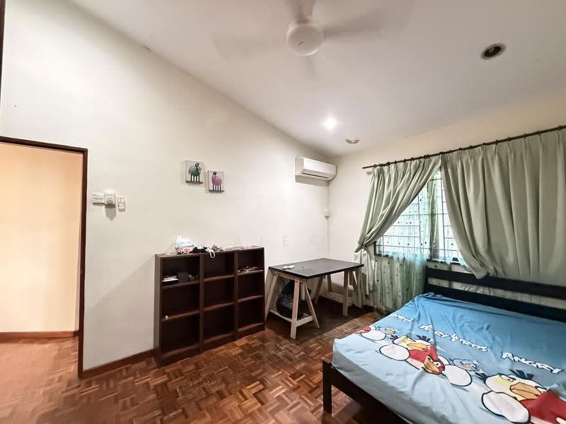 2-storey Terraced House for Sale in Taman Bukit Desa (Taman Desa) - Alex Loh - Bedroom - PropertyGuru.com.my