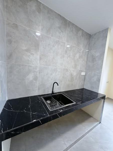 Rumah Flat untuk Dijual di Flat Taman Perling - Fion Choo - Kitchen - PropertyGuru.com.my