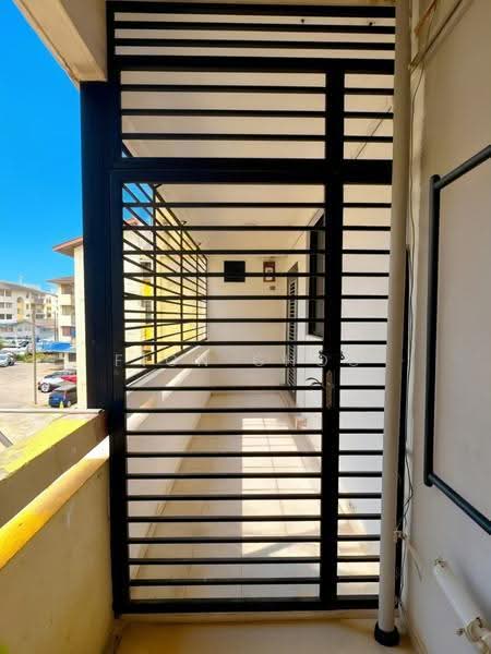 Rumah Flat untuk Dijual di Flat Taman Perling - Fion Choo - Balcony - PropertyGuru.com.my