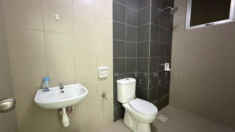 Kediaman Servis untuk Dijual di SkyLake Residence - Rafedah Binti Abdul Aziz - Bathroom - PropertyGuru.com.my