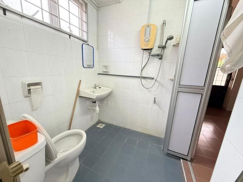 2-storey Terraced House for Rent in Taman Bukit Melaka (Bukit Baru) - Ramona Tan - Bathroom - PropertyGuru.com.my