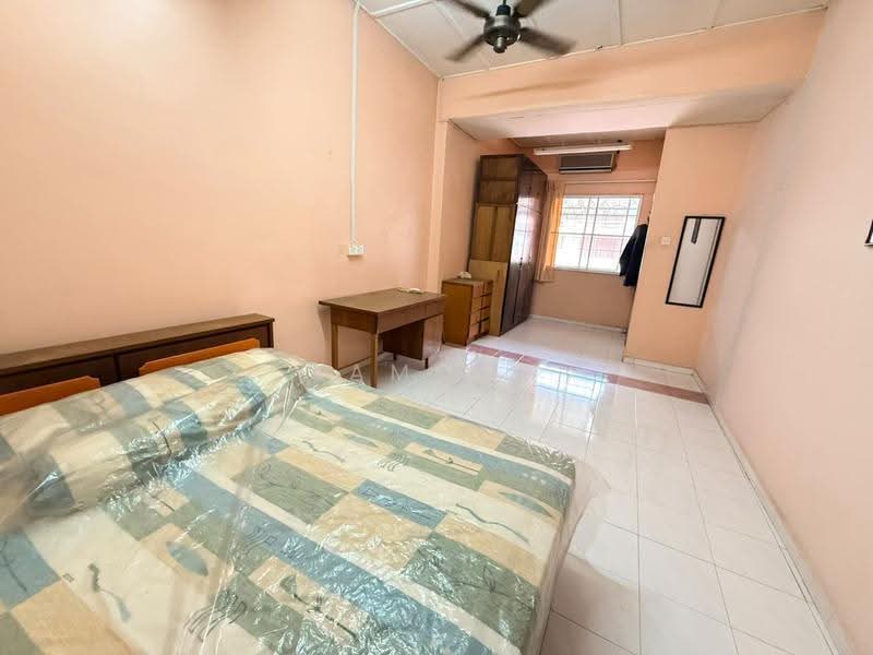 2-storey Terraced House for Rent in Taman Bukit Melaka (Bukit Baru) - Ramona Tan - Bedroom - PropertyGuru.com.my