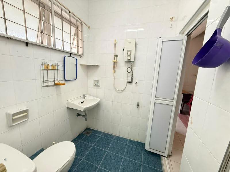 2-storey Terraced House for Rent in Taman Bukit Melaka (Bukit Baru) - Ramona Tan - Bathroom - PropertyGuru.com.my
