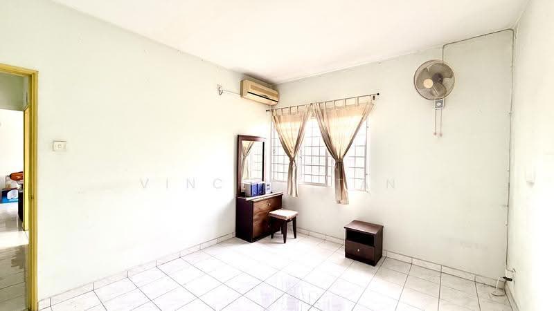 Pangsapuri untuk Dijual di SD Tiara Apartment - Vincent Tan - Bedroom - PropertyGuru.com.my
