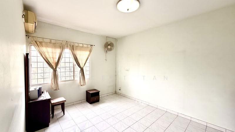 Pangsapuri untuk Dijual di SD Tiara Apartment - Vincent Tan - Bedroom - PropertyGuru.com.my