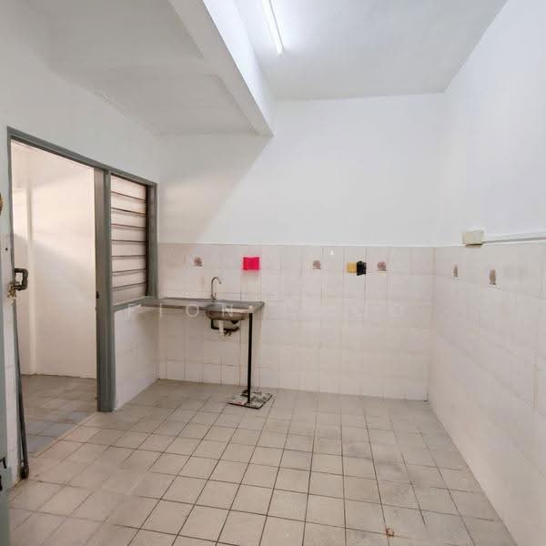 2-storey Terraced House for Rent in Bandar Baru Permas Jaya (Permas Jaya) - Fion Choo - Kitchen - PropertyGuru.com.my