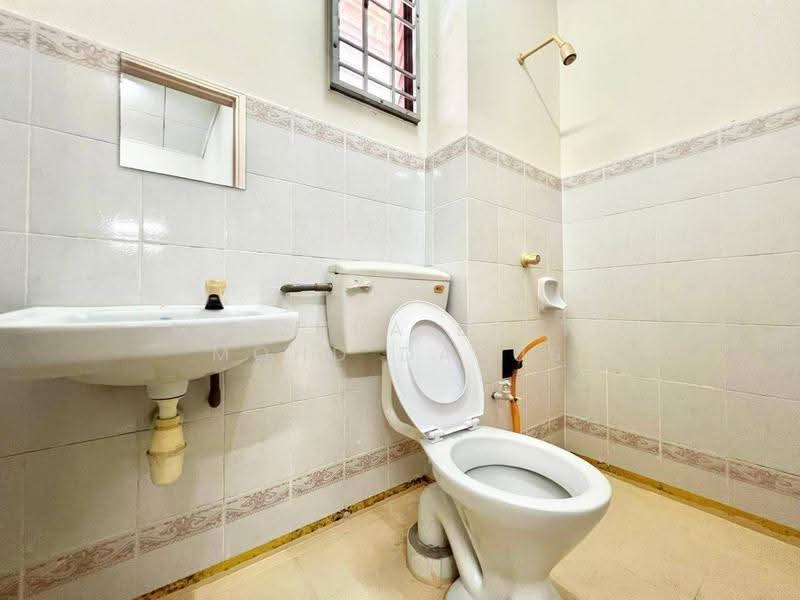 Rumah Teres 2-Tingkat untuk Dijual di Bandar Tasik Kesuma (Beranang) - Maizura binti Mohd Darus - Bathroom - PropertyGuru.com.my