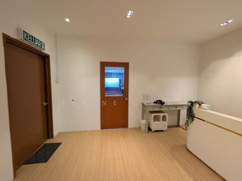 Kedai untuk Disewa di Taman Molek (Johor Bahru) - Elaine Chan - Entrance - PropertyGuru.com.my