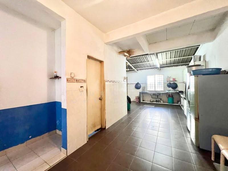 2-storey Terraced House for Sale in Bandar Tasik Kesuma (Beranang) - Maizura binti Mohd Darus - Kitchen - PropertyGuru.com.my