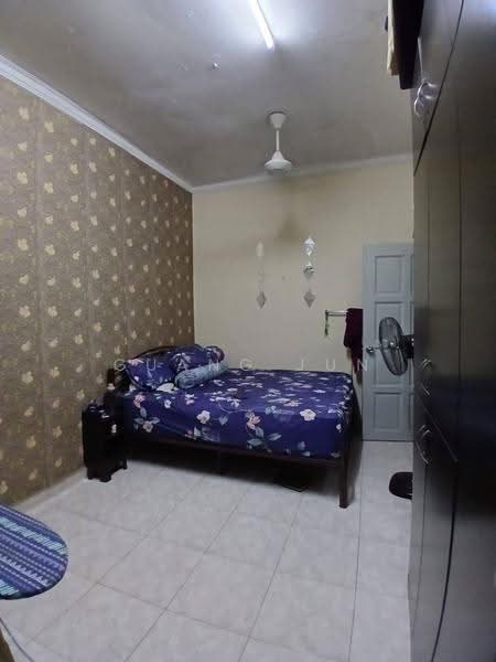 Rumah Teres 1-Tingkat untuk Dijual di Taman Megah Ria (Masai) - Guang Jun Loh - Bedroom - PropertyGuru.com.my