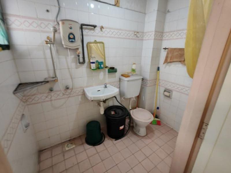 2-storey Terraced House for Sale in SS 23, Taman Sea (Petaling Jaya) - Low Kai Seng - Bathroom - PropertyGuru.com.my