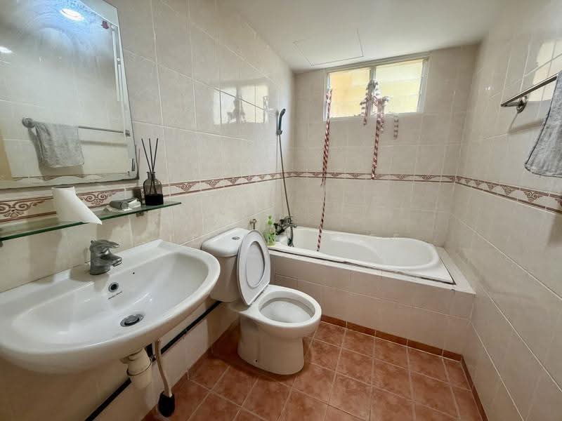 Kondominium untuk Dijual di Greenlane Park - Steven Chee - Bathroom - PropertyGuru.com.my