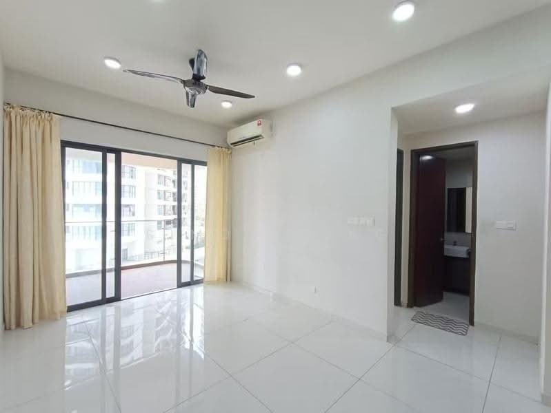 Condominium for Sale at Bay Laurel @ Country Garden Danga Bay - Simon Wang - Living Room - PropertyGuru.com.my