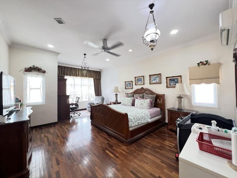 Banglo Pautan untuk Dijual di Seksyen 11 (Kota Damansara) - Esther Lim - Master Bedroom - PropertyGuru.com.my