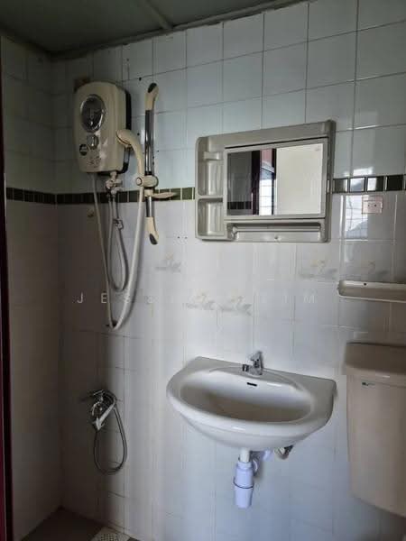 Pangsapuri untuk Dijual di Medan Intan - Jessica Lim - Bathroom - PropertyGuru.com.my