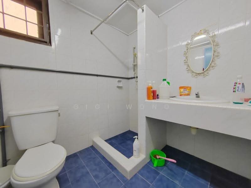 Residential Land for Sale in Kampung Klebang Kecil (Klebang) - Gigi Wong - Bathroom - PropertyGuru.com.my