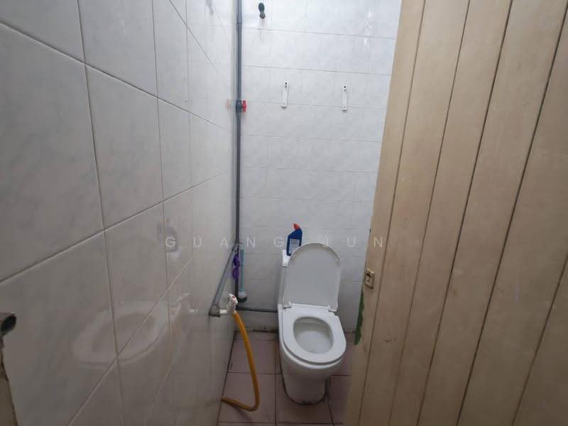 Rumah Teres 1-Tingkat untuk Dijual di Taman Ungku Tun Aminah (Skudai) - Guang Jun Loh - Bathroom - PropertyGuru.com.my