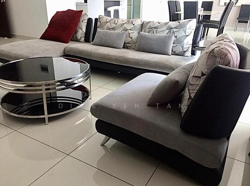 Kondominium untuk Dijual di Gurney Paragon - Dick Ken Tan - Living Room - PropertyGuru.com.my