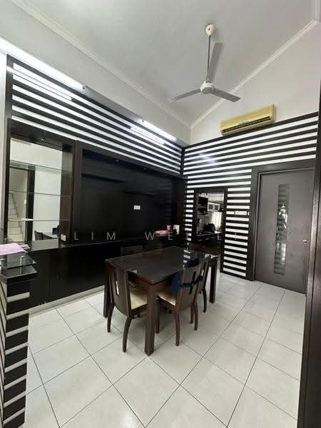 Rumah Teres 1.5-Tingkat untuk Disewa di Taman Molek (Johor Bahru) - Lim Wei Li - Dining Room - PropertyGuru.com.my