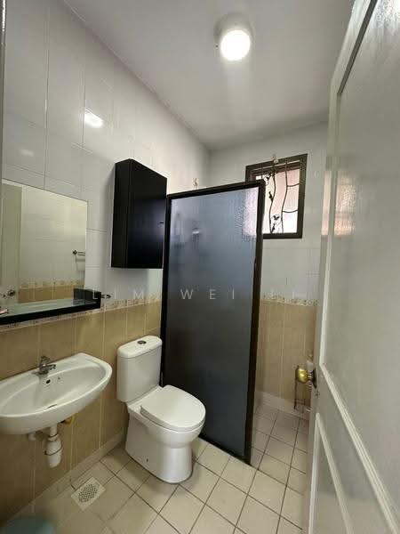 Rumah Teres 1.5-Tingkat untuk Disewa di Taman Molek (Johor Bahru) - Lim Wei Li - Bathroom - PropertyGuru.com.my