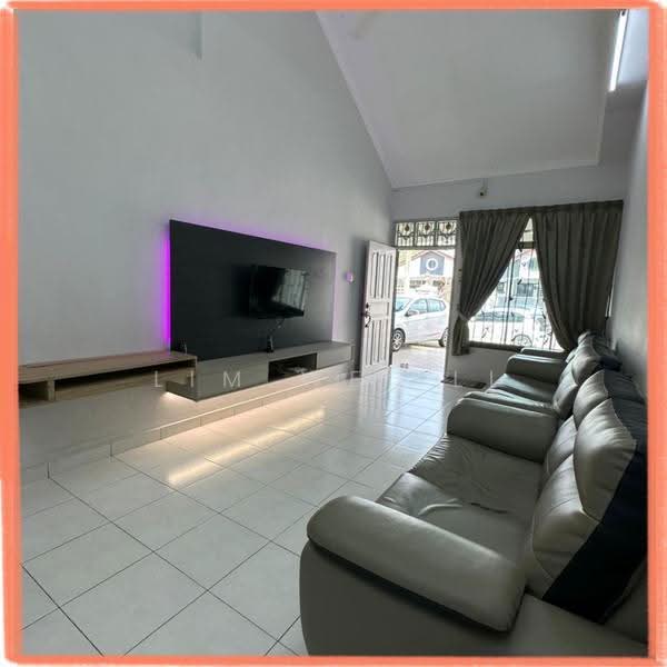 Rumah Teres 1.5-Tingkat untuk Disewa di Taman Molek (Johor Bahru) - Lim Wei Li - Living Room - PropertyGuru.com.my