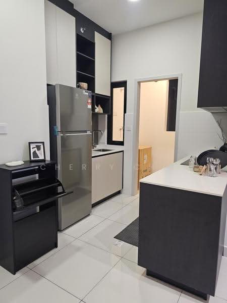 Kediaman Servis untuk Disewa di The Amber Residence @ TwentyFive.7 - Cherry Chin - Kitchen - PropertyGuru.com.my