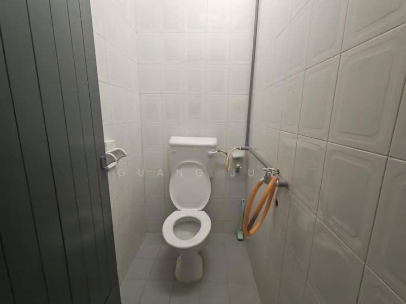Rumah Teres 1-Tingkat untuk Dijual di Taman Ungku Tun Aminah (Skudai) - Guang Jun Loh - Bathroom - PropertyGuru.com.my