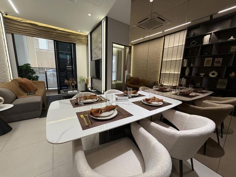 Kediaman Servis untuk Dijual di The Address @ Maxim Pelangi - Vincent Lai - Living Room - PropertyGuru.com.my