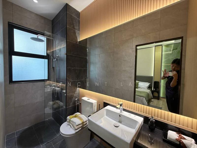 Kediaman Servis untuk Dijual di The Address @ Maxim Pelangi - Vincent Lai - Bathroom - PropertyGuru.com.my