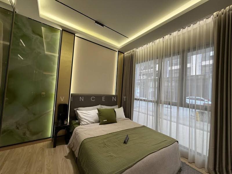 Kediaman Servis untuk Dijual di The Address @ Maxim Pelangi - Vincent Lai - Bedroom - PropertyGuru.com.my