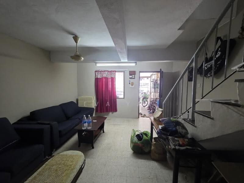 2-storey Terraced House for Sale in Taman Sri Sinar (Segambut) - Eva Yap - Living Room - PropertyGuru.com.my