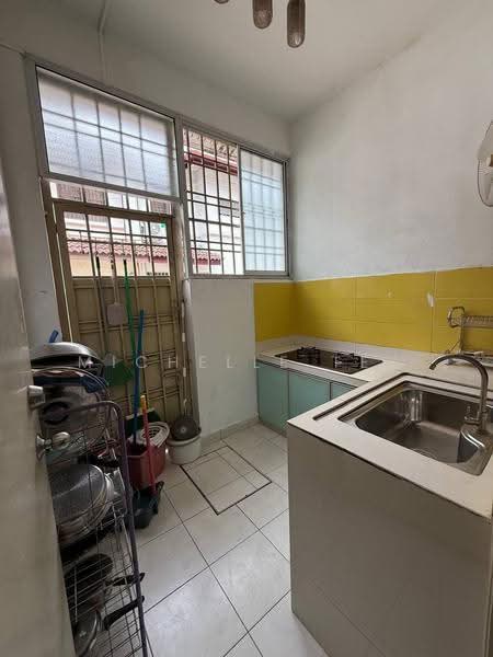 Rumah Teres 2-Tingkat untuk Dijual di Bandar Baru Permas Jaya (Permas Jaya) - Michelle Tey - Kitchen - PropertyGuru.com.my