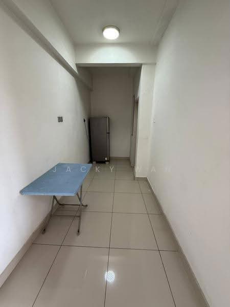 Kondominium untuk Disewa di Residence 8 - Jacky Wan - Corridor - PropertyGuru.com.my